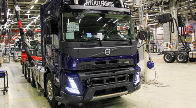 Первые поставки крупнотоннажных  VOLVO TRUCKS нового поколения в Украину ожидаются в апреле